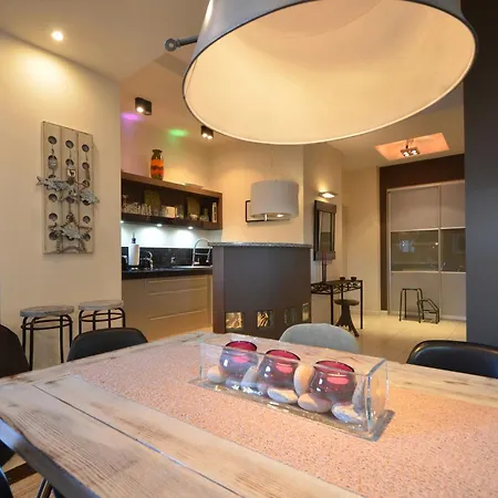 Manhattan Apartment *
